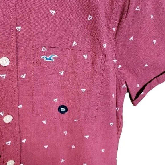 Hollister Men's XS Short Sleeve Button Down Collared Shirt Maroon paper plane - Picture 9 of 10